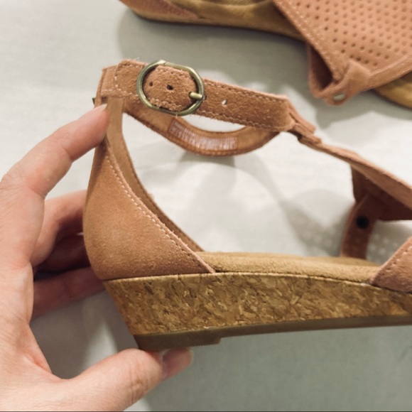 Koolaburra by UGG Briona Leather Sandals Small Wedge Diamond Shape Ankle Strap - Picture 3 of 7